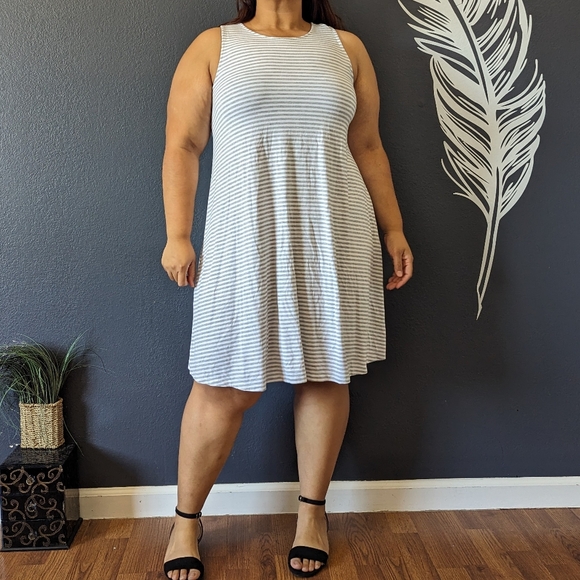 Old Navy Striped Dress - Picture 4 of 8